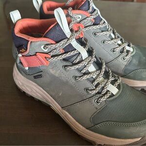 Teva Grandview GTX Leather Bootie - Gray and Coral
